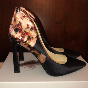 Jessica Simpson Black/Floral Satin Pumps